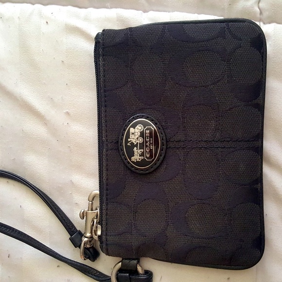 Coach Handbags - Coach wristlet